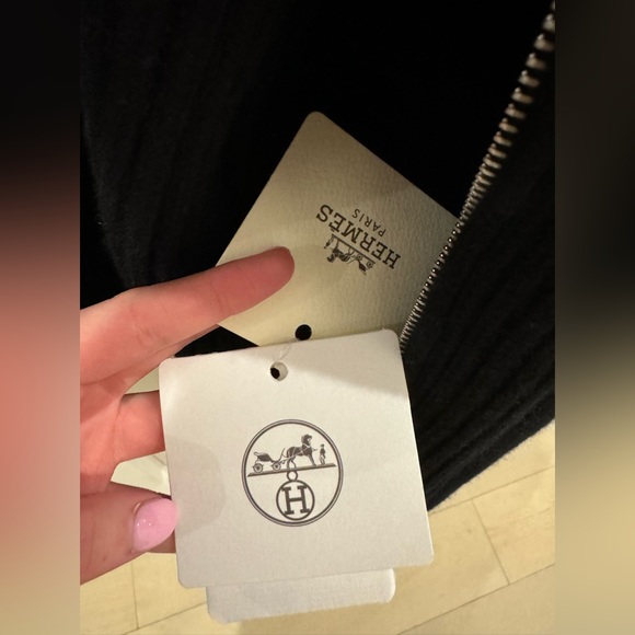 Hermes Size 36 Black Wool Cardigan. 🖤 - Picture 9 of 11